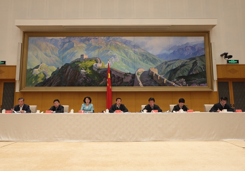 图为会议现场 图为会议现场