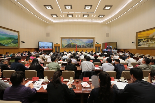 图为会议现场 图为会议现场