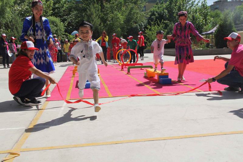 调整大小 图为《综合障碍赛》比赛进行时.jpg